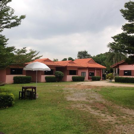 โพธิ์ทองริมทุ่ง Pothong Rimtung Hotel Fang Dış mekan fotoğraf