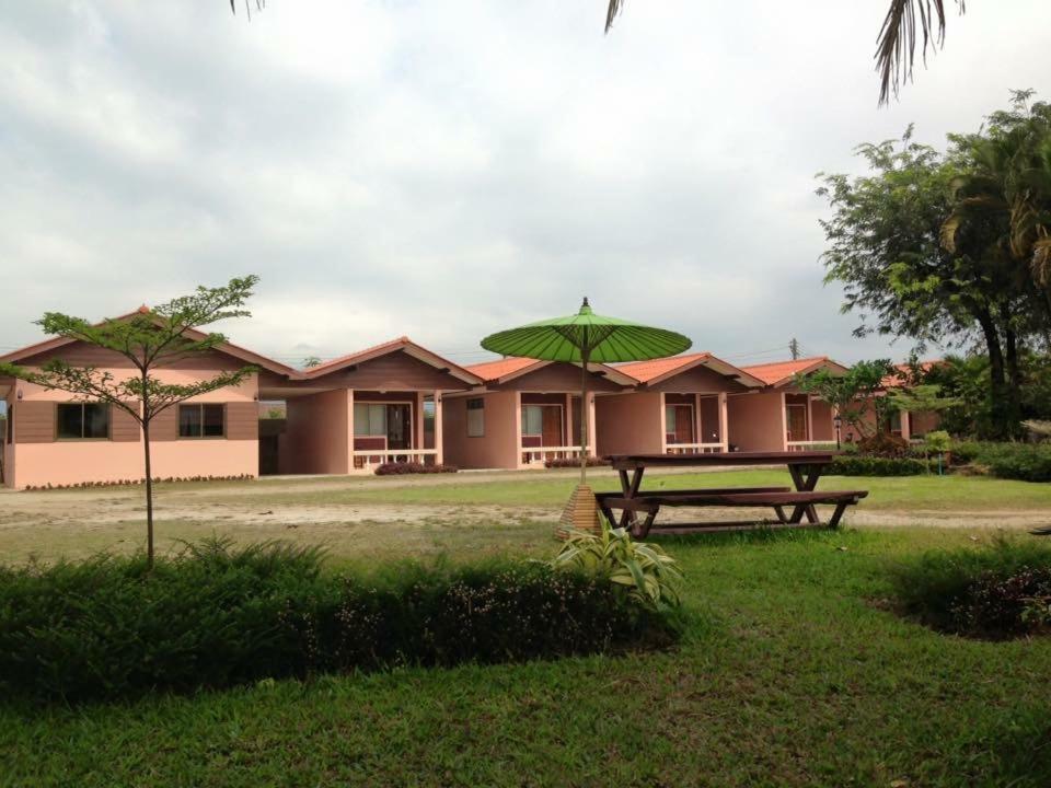 โพธิ์ทองริมทุ่ง Pothong Rimtung Hotel Fang Dış mekan fotoğraf