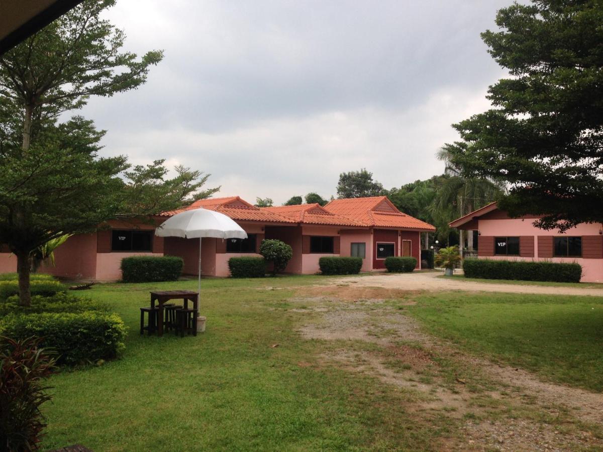 โพธิ์ทองริมทุ่ง Pothong Rimtung Hotel Fang Dış mekan fotoğraf